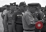 Standbild General James F Collins Soc Trang Vietnam, 1963, aus Sekunde 15 historischem Filmmaterial Videoclip 65675038151