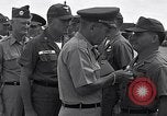 Standbild General James F Collins Soc Trang Vietnam, 1963, aus Sekunde 17 historischem Filmmaterial Videoclip 65675038151