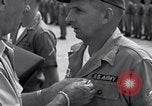 Standbild General James F Collins Soc Trang Vietnam, 1963, aus Sekunde 38 historischem Filmmaterial Videoclip 65675038151