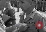 Standbild General James F Collins Soc Trang Vietnam, 1963, aus Sekunde 41 historischem Filmmaterial Videoclip 65675038151