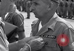 Standbild General James F Collins Soc Trang Vietnam, 1963, aus Sekunde 42 historischem Filmmaterial Videoclip 65675038151