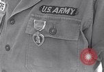 Standbild General James F Collins Soc Trang Vietnam, 1963, aus Sekunde 47 historischem Filmmaterial Videoclip 65675038151
