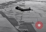 Standbild CH-21 Helikopter Soc Trang Vietnam, 1963, aus Sekunde 30 historischem Filmmaterial Videoclip 65675038152