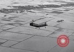 Standbild CH-21 Helikopter Soc Trang Vietnam, 1963, aus Sekunde 41 historischem Filmmaterial Videoclip 65675038152