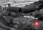 Standbild CH-21 Helikopter Soc Trang Vietnam, 1963, aus Sekunde 29 historischem Filmmaterial Videoclip 65675038153