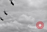 Standbild CH-21-Hubschrauber von 121 Aviation Company Soc Trang Vietnam, 1963, aus Sekunde 36 historischem Filmmaterial Videoclip 65675038154