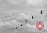 Standbild CH-21-Hubschrauber von 121 Aviation Company Soc Trang Vietnam, 1963, aus Sekunde 41 historischem Filmmaterial Videoclip 65675038154