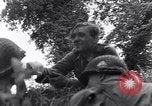 Standbild 82nd Airborne Division Saint Marcouf Frankreich, 1944, aus Sekunde 15 historischem Filmmaterial Videoclip 65675038159