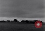 Standbild USA Flugzeuge Saint Marcouf Frankreich, 1944, aus Sekunde 6 historischem Filmmaterial Videoclip 65675038161