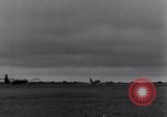 Standbild USA Flugzeuge Saint Marcouf Frankreich, 1944, aus Sekunde 14 historischem Filmmaterial Videoclip 65675038161
