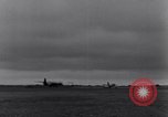 Standbild USA Flugzeuge Saint Marcouf Frankreich, 1944, aus Sekunde 15 historischem Filmmaterial Videoclip 65675038161