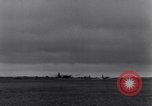 Standbild USA Flugzeuge Saint Marcouf Frankreich, 1944, aus Sekunde 16 historischem Filmmaterial Videoclip 65675038161