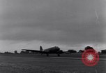 Standbild USA Flugzeuge Saint Marcouf Frankreich, 1944, aus Sekunde 19 historischem Filmmaterial Videoclip 65675038161