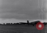 Standbild USA Flugzeuge Saint Marcouf Frankreich, 1944, aus Sekunde 20 historischem Filmmaterial Videoclip 65675038161