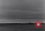Standbild USA Flugzeuge Saint Marcouf Frankreich, 1944, aus Sekunde 29 historischem Filmmaterial Videoclip 65675038161