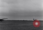 Standbild USA Flugzeuge Saint Marcouf Frankreich, 1944, aus Sekunde 32 historischem Filmmaterial Videoclip 65675038161