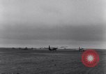 Standbild USA Flugzeuge Saint Marcouf Frankreich, 1944, aus Sekunde 35 historischem Filmmaterial Videoclip 65675038161