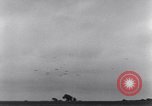 Standbild USA Flugzeuge Saint Marcouf Frankreich, 1944, aus Sekunde 39 historischem Filmmaterial Videoclip 65675038161