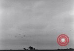 Standbild USA Flugzeuge Saint Marcouf Frankreich, 1944, aus Sekunde 40 historischem Filmmaterial Videoclip 65675038161