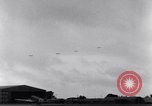 Standbild USA Flugzeuge Saint Marcouf Frankreich, 1944, aus Sekunde 50 historischem Filmmaterial Videoclip 65675038161