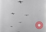 Standbild USA Flugzeuge Saint Marcouf Frankreich, 1944, aus Sekunde 60 historischem Filmmaterial Videoclip 65675038161