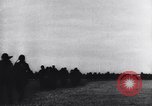 Standbild Alliierter Fallschirmjäger Vereinigtes Königreich, 1944, aus Sekunde 15 historischem Filmmaterial Videoclip 65675038177