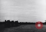 Standbild Alliierter Fallschirmjäger Vereinigtes Königreich, 1944, aus Sekunde 16 historischem Filmmaterial Videoclip 65675038177