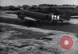 Standbild Alliierter Fallschirmjäger Vereinigtes Königreich, 1944, aus Sekunde 23 historischem Filmmaterial Videoclip 65675038177