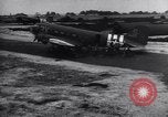 Standbild Alliierter Fallschirmjäger Vereinigtes Königreich, 1944, aus Sekunde 24 historischem Filmmaterial Videoclip 65675038177