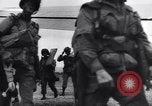 Standbild Alliierter Fallschirmjäger Vereinigtes Königreich, 1944, aus Sekunde 31 historischem Filmmaterial Videoclip 65675038177