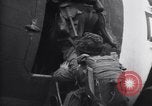 Standbild Alliierter Fallschirmjäger Vereinigtes Königreich, 1944, aus Sekunde 34 historischem Filmmaterial Videoclip 65675038177