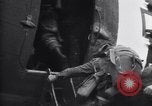Standbild Alliierter Fallschirmjäger Vereinigtes Königreich, 1944, aus Sekunde 35 historischem Filmmaterial Videoclip 65675038177
