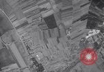 Standbild B-26 Bomber angreifen Deutsche Ziele Zweiten Weltkrieg Frankreich, 1944, aus Sekunde 39 historischem Filmmaterial Videoclip 65675038180