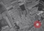 Standbild B-26 Bomber angreifen Deutsche Ziele Zweiten Weltkrieg Frankreich, 1944, aus Sekunde 40 historischem Filmmaterial Videoclip 65675038180