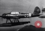 Standbild Arado Ar 196 Wasserflugzeuge und Junker JU 88 Bomber angreifenden Samos Griechenland, 1941, aus Sekunde 29 historischem Filmmaterial Videoclip 65675038201