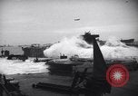 Standbild USA Schiff Normandie Frankreich, 1944, aus Sekunde 34 historischem Filmmaterial Videoclip 65675038203