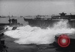 Standbild USA Schiff Normandie Frankreich, 1944, aus Sekunde 52 historischem Filmmaterial Videoclip 65675038203