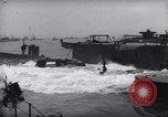 Standbild USA Schiff Normandie Frankreich, 1944, aus Sekunde 60 historischem Filmmaterial Videoclip 65675038203