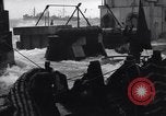 Standbild amerikanisches Schiff Normandie Frankreich, 1944, aus Sekunde 17 historischem Filmmaterial Videoclip 65675038205