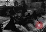 Standbild amerikanisches Schiff Normandie Frankreich, 1944, aus Sekunde 20 historischem Filmmaterial Videoclip 65675038205