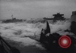 Standbild amerikanisches Schiff Normandie Frankreich, 1944, aus Sekunde 35 historischem Filmmaterial Videoclip 65675038205