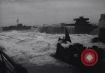 Standbild amerikanisches Schiff Normandie Frankreich, 1944, aus Sekunde 36 historischem Filmmaterial Videoclip 65675038205