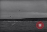 Image barrage de montgolfieres Normandie France, 1944, de la seconde 11 séquences d'archives historiques vidéo 65675038206