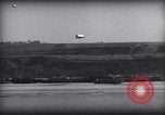 Image barrage de montgolfieres Normandie France, 1944, de la seconde 52 séquences d'archives historiques vidéo 65675038206