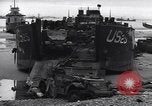 Immagine di American Landing Craft Normandia Francia, 1944, secondo 12 filmato di repertorio 65675038218