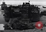 Immagine di American Landing Craft Normandia Francia, 1944, secondo 16 filmato di repertorio 65675038218