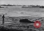 Standbild amerikanische Soldaten Normandie Frankreich, 1944, aus Sekunde 3 historischem Filmmaterial Videoclip 65675038233
