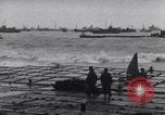 Standbild amerikanische Soldaten Normandie Frankreich, 1944, aus Sekunde 8 historischem Filmmaterial Videoclip 65675038233