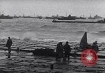 Standbild amerikanische Soldaten Normandie Frankreich, 1944, aus Sekunde 12 historischem Filmmaterial Videoclip 65675038233