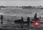 Standbild amerikanische Soldaten Normandie Frankreich, 1944, aus Sekunde 13 historischem Filmmaterial Videoclip 65675038233
